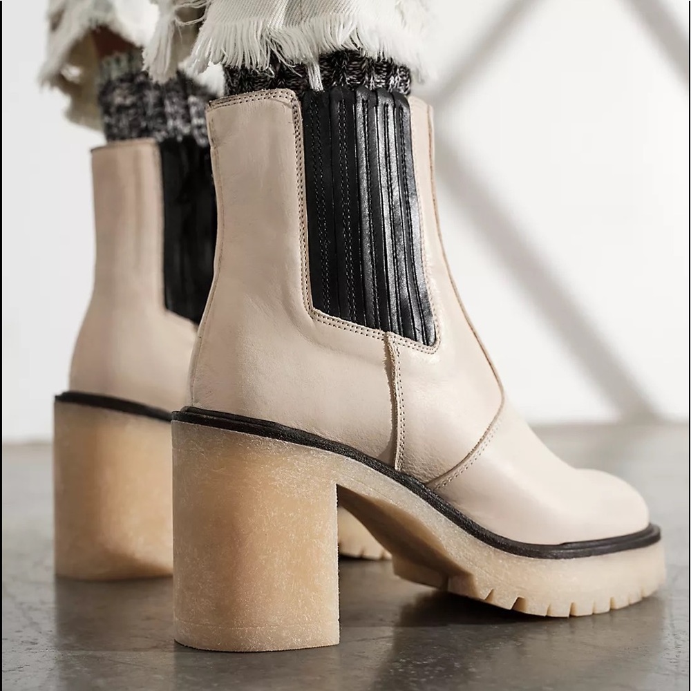 ✨SOLD✨Free People James Chelsea Boot